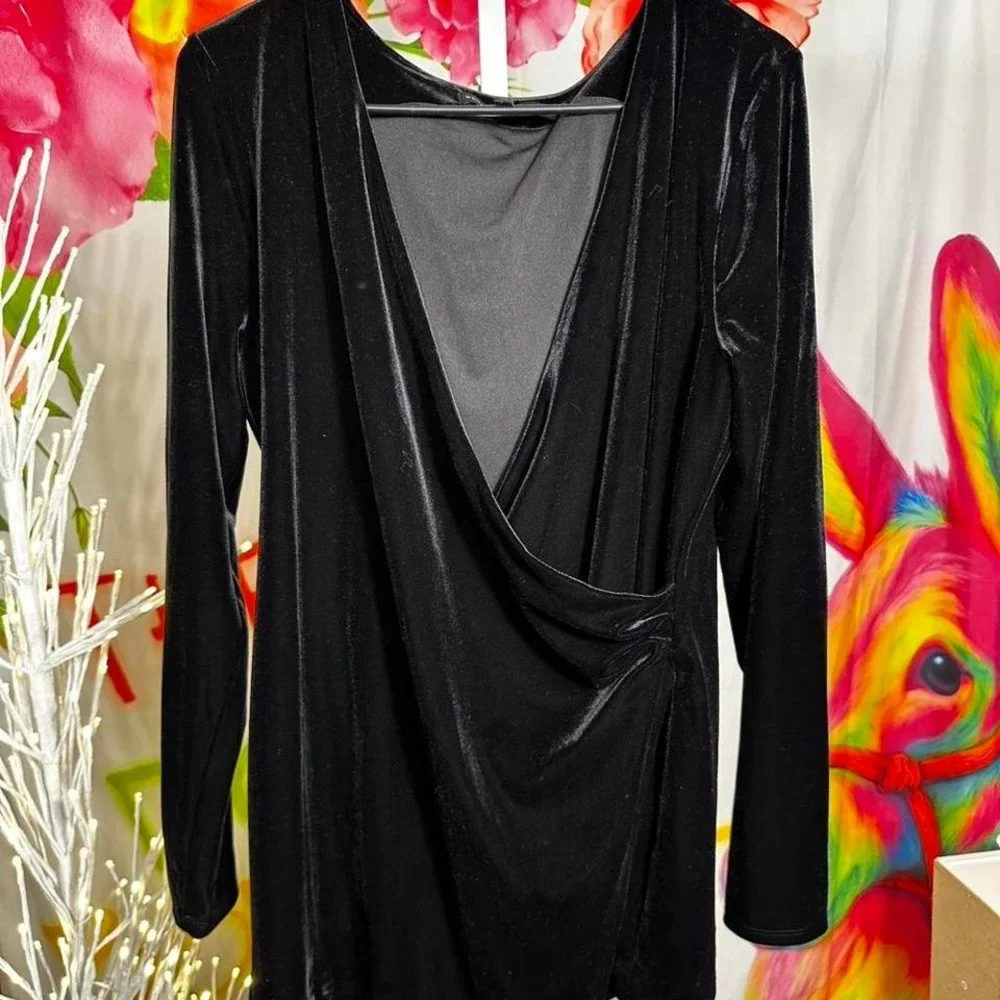 W155. White House Black Market. Black velvet tunic length top - Picture 1 of 2